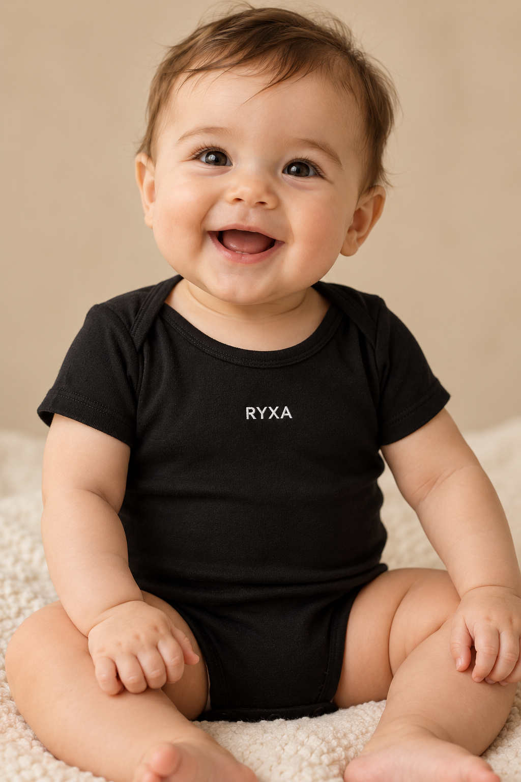 رضيع يرتدي بودي RYXA أسود